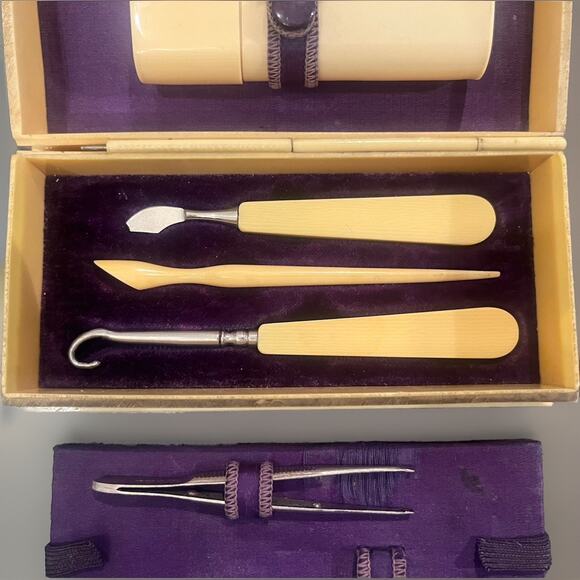 VTG Bakelite Manicure Pedicure Set, Case, Tools, Tweezer Widger Pick Celluloid - Picture 3 of 11